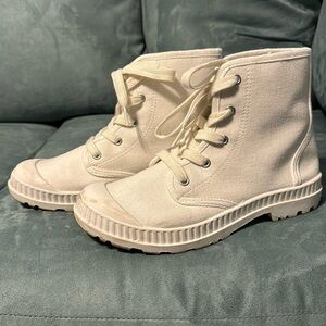 MC-07 White lace up high tops